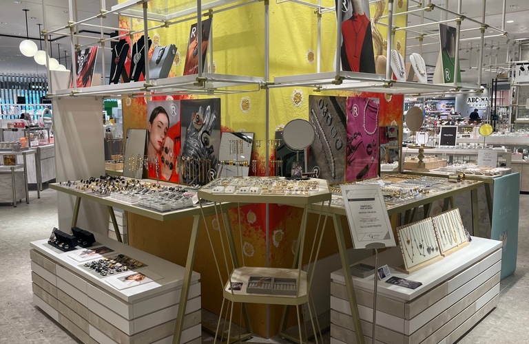 東京のおしゃれなアクセサリーショップなら渋谷スクランブルスクエア【R】POPUP/【R公式通販サイト】